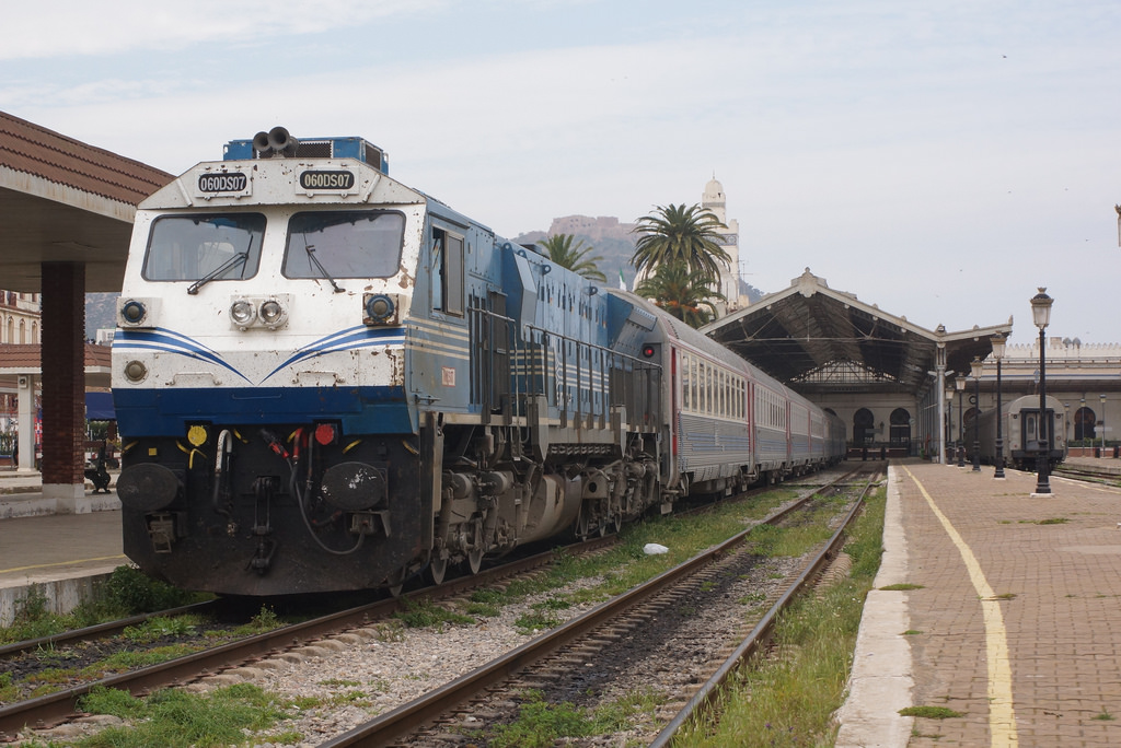 train-sntf-voyageurs